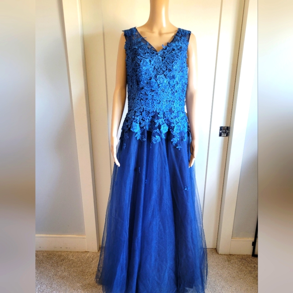 NWT Make you Pretty Formal Dress Size 12